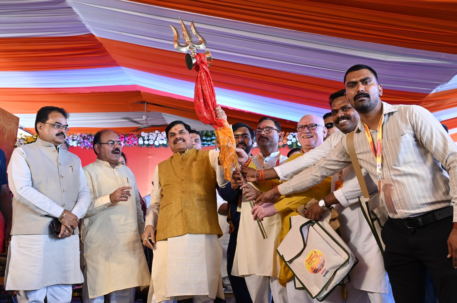 ‘Somnath Swabhiman Yatra’ Train Flagged Off from Bhopal by Hon’ble Chief Minister of Madhya Pradesh Dr Mohan Yadav with Over 1,100 Devotees Onboard