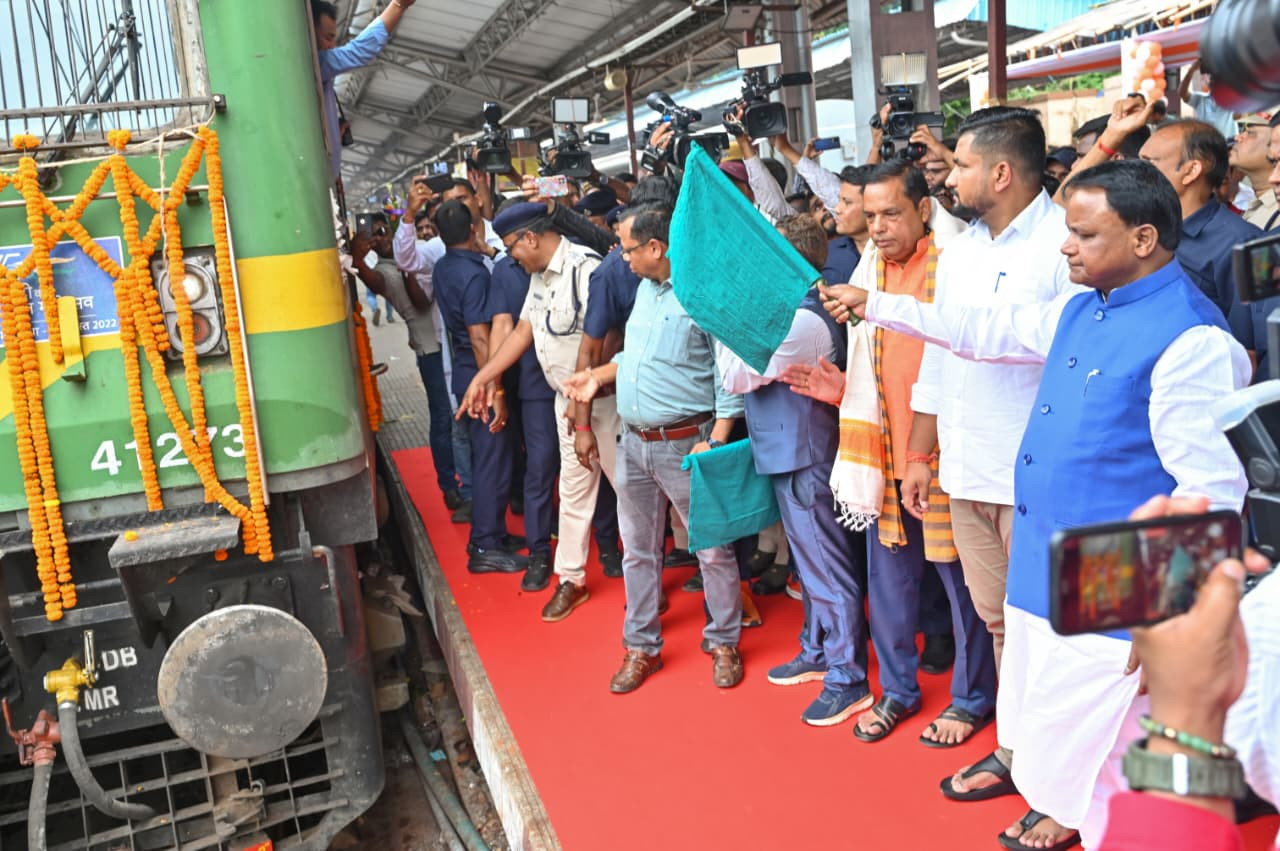 Somnath Swabhiman Yatra with 1100+ Devotees carrying Sacred Water of Bindusagar Flagged Off from Bhubaneswar by Hon'ble CM of Odisha 