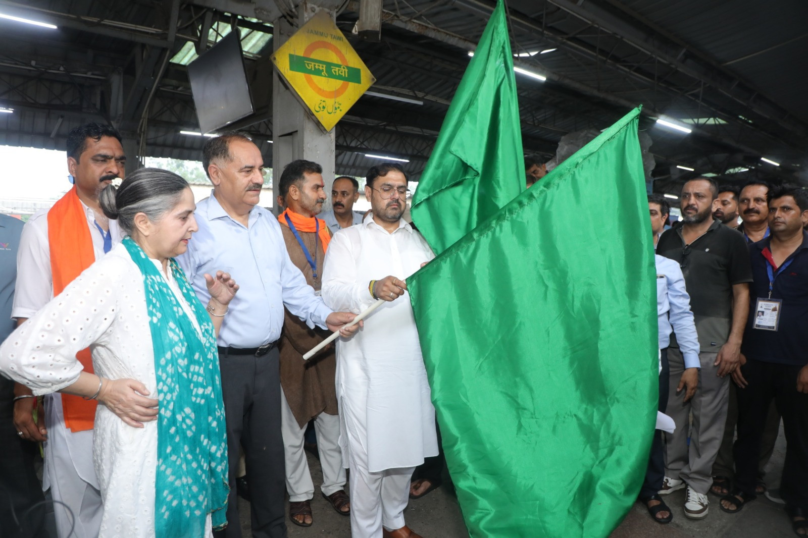Somnath Swabhiman Yatra Flagged Off from Jammu Tawi by Shri Satish Sharma, Hon'ble Cabinet Minister, J&K, Carrying 140 Devotees to Somnath Temple