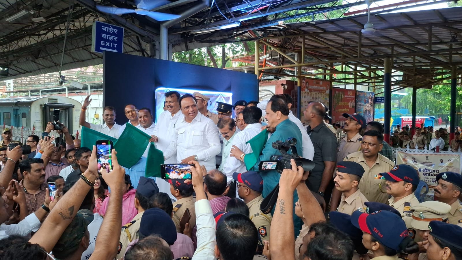 Somnath Swabhiman Yatra flagged off from Mumbai by Sh Ashish Selar, Culture Minister, Maharashtra Govt under MoC's Chalo Chalein Somnath Initiative 