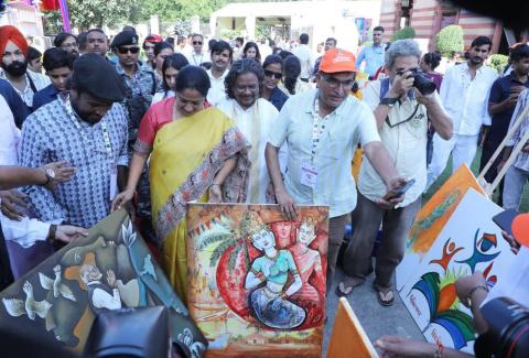 Hon'ble CM of Delhi Smt. Rekha Gupta graced #SewaParv Artist Camp at NGMA, with 15,000+ artists showcasing their vision of #ViksitBharat