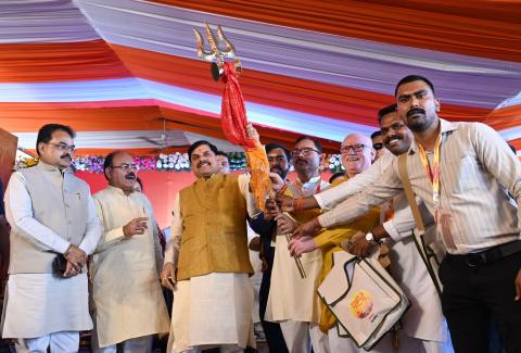 Hon’ble Chief Minister of Madhya Pradesh Dr Mohan Yadav Flags Off ‘Somnath Swabhiman Yatra’ Train from Bhopal Carrying Over 1,100 Devotees