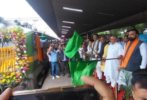 Hon'ble Chief Minister of Bihar Shri Samrat Choudhary flags off ‘Somnath Swabhiman Yatra’ train from Patna, Bihar